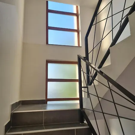 Deki Διαμέρισμα *